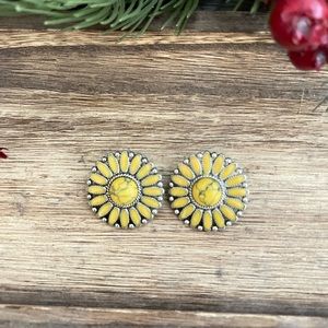 Yellow Pine Stone Flower Post earring